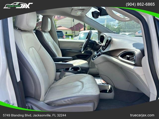 Photo of 2017 Tusk White Chrysler Pacifica