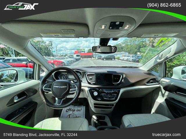 Photo of 2017 Tusk White Chrysler Pacifica