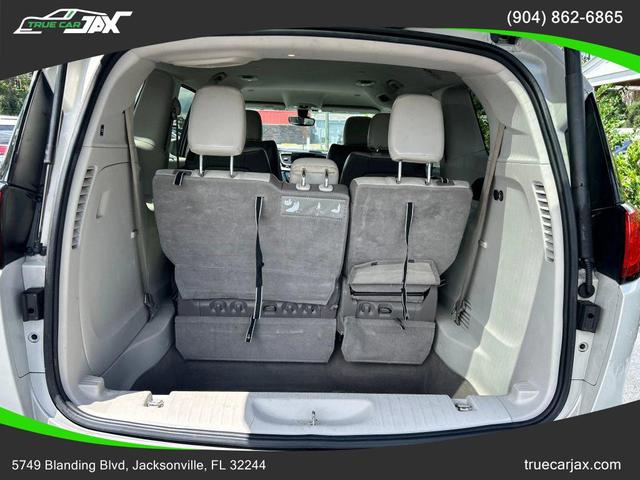 Photo of 2017 Tusk White Chrysler Pacifica