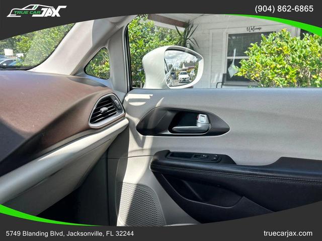 Photo of 2017 Tusk White Chrysler Pacifica
