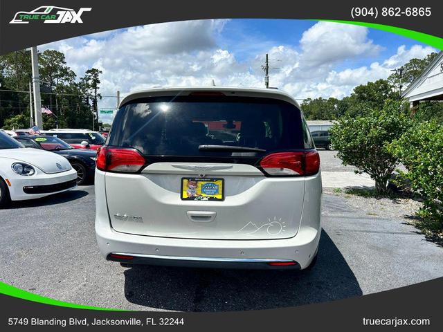 Photo of 2017 Tusk White Chrysler Pacifica