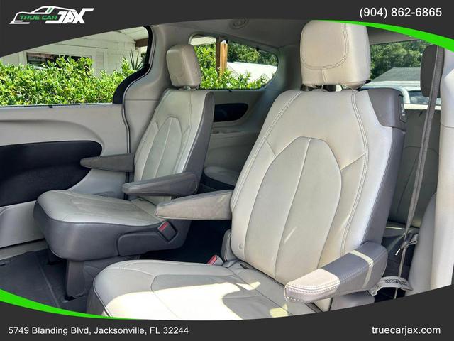 Photo of 2017 Tusk White Chrysler Pacifica
