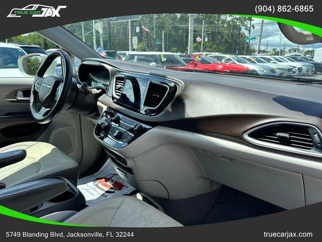 Photo of 2017 Tusk White Chrysler Pacifica