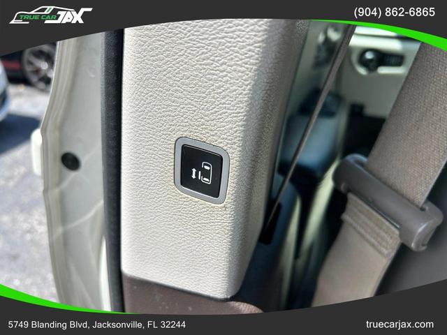 Photo of 2017 Tusk White Chrysler Pacifica