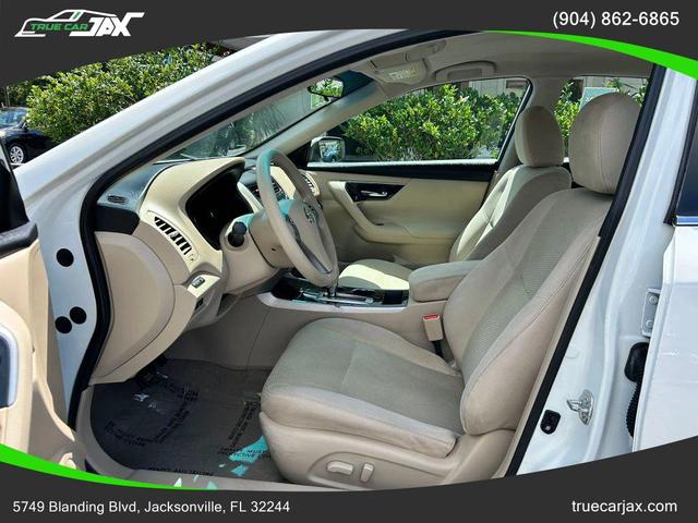 Photo of 2014 Pearl White Nissan Altima