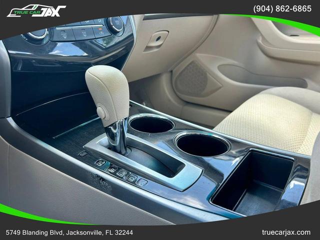Photo of 2014 Pearl White Nissan Altima