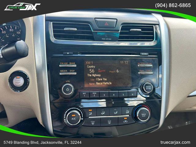 Photo of 2014 Pearl White Nissan Altima