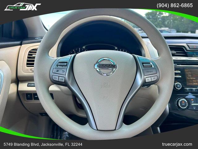 Photo of 2014 Pearl White Nissan Altima