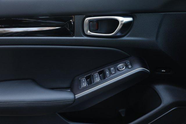 Photo of 2025 Platinum White Honda Civic Hybrid