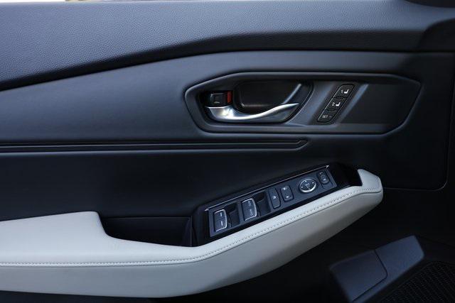 Photo of 2025 Platinum White Honda Accord Hybrid