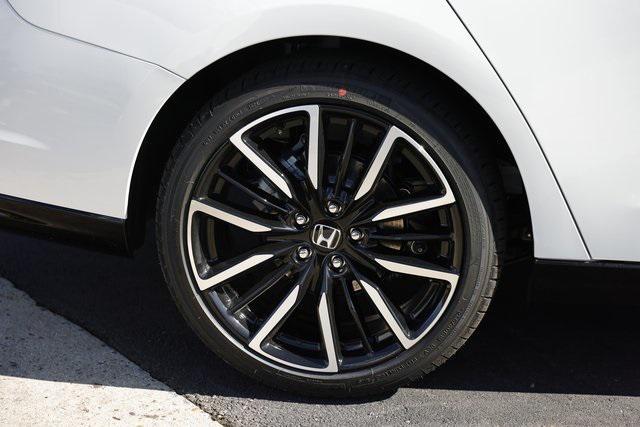 Photo of 2025 Platinum White Honda Accord Hybrid