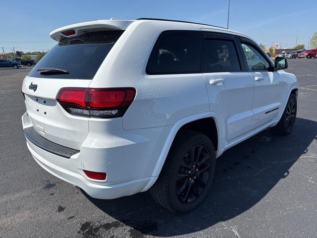 Photo of 2019 Bright White Clearcoat Jeep Grand Cherokee
