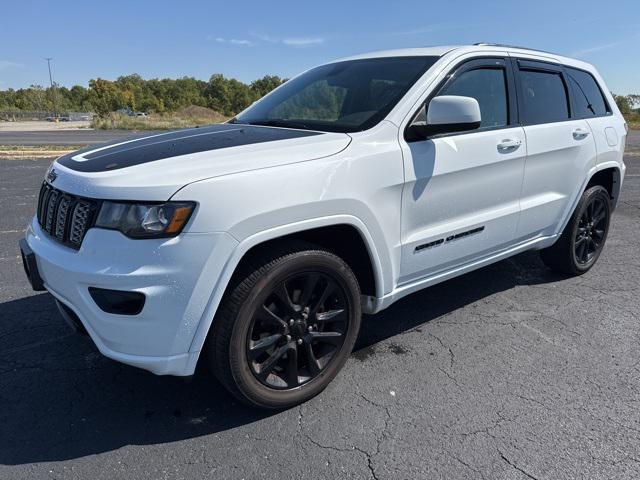 Photo of 2019 Bright White Clearcoat Jeep Grand Cherokee