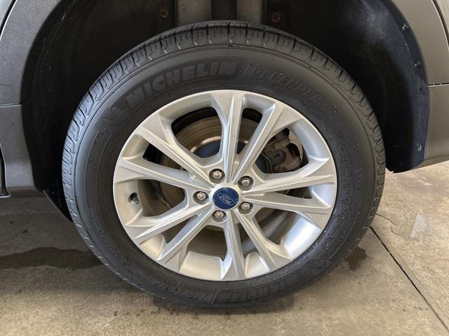 Photo of 2019 Magnetic Metallic Ford Escape