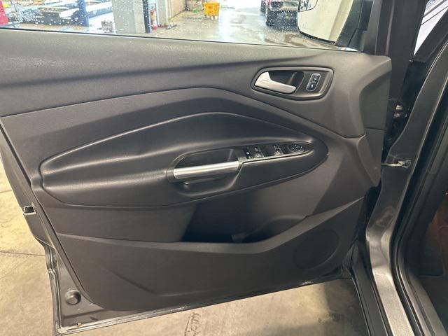 Photo of 2019 Magnetic Metallic Ford Escape