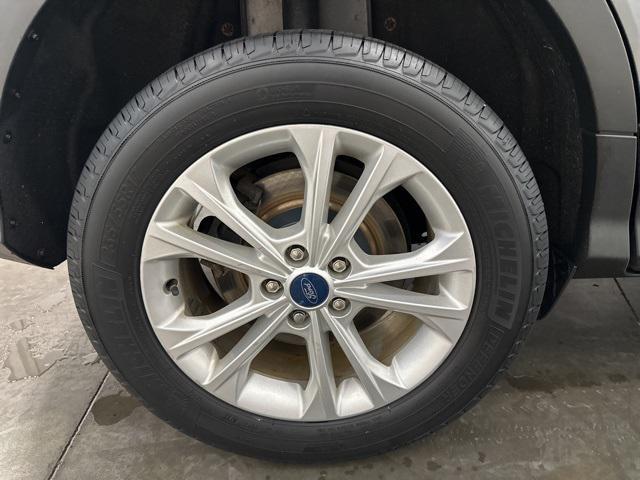 Photo of 2019 Magnetic Metallic Ford Escape