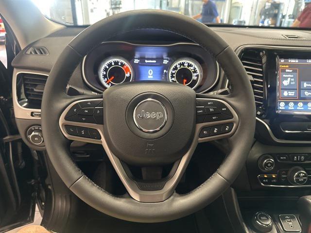 Photo of 2022 Diamond Black Crystal Pearlcoat Jeep Cherokee