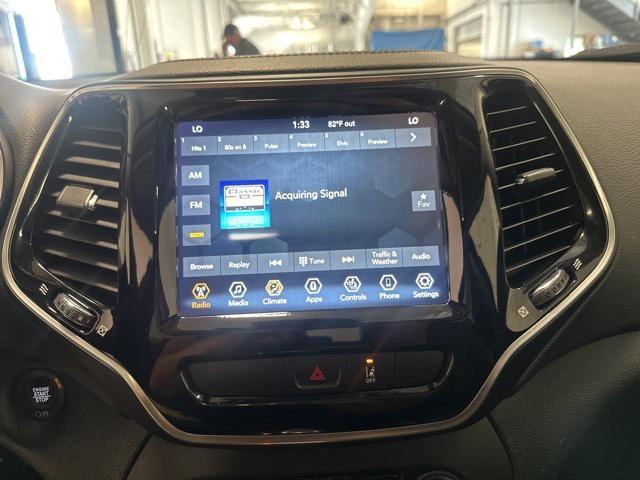 Photo of 2022 Diamond Black Crystal Pearlcoat Jeep Cherokee