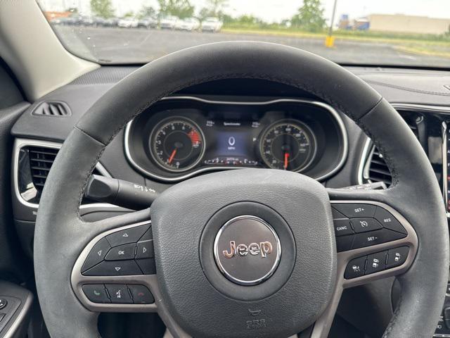 Photo of 2022 Diamond Black Crystal Pearlcoat Jeep Cherokee