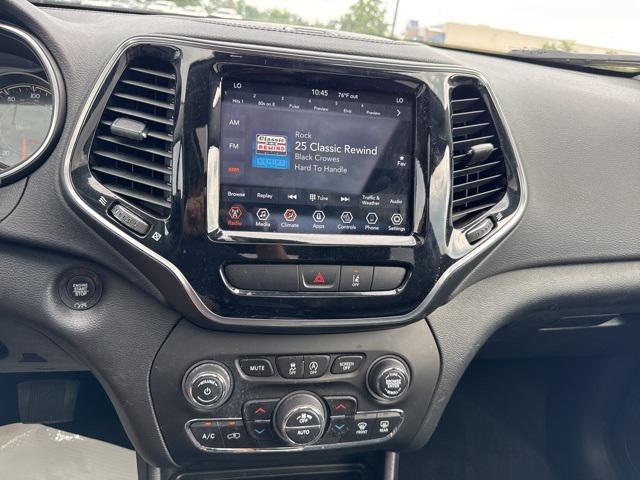 Photo of 2022 Diamond Black Crystal Pearlcoat Jeep Cherokee