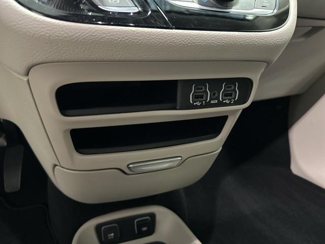 Photo of 2021 Billet Silver Metallic Clearcoat Chrysler Pacifica