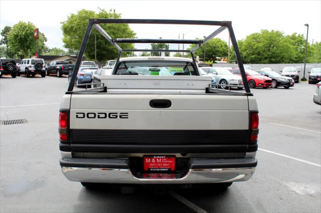Photo of 2000 Silver Dodge Ram 2500