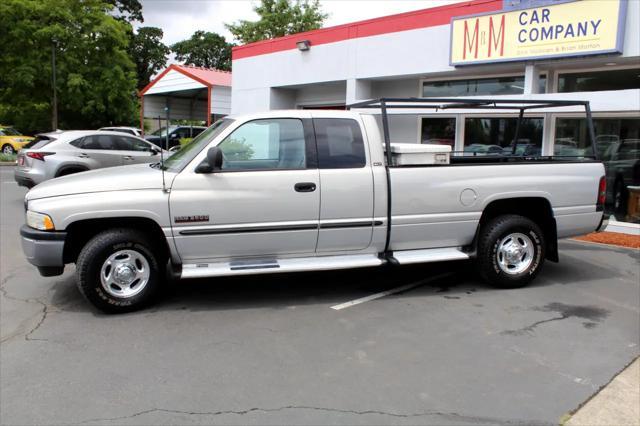 Photo of 2000 Silver Dodge Ram 2500