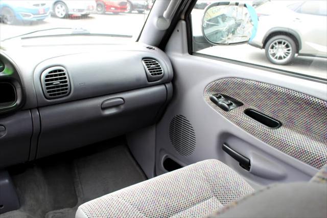Photo of 2000 Silver Dodge Ram 2500