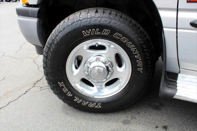 Photo of 2000 Silver Dodge Ram 2500
