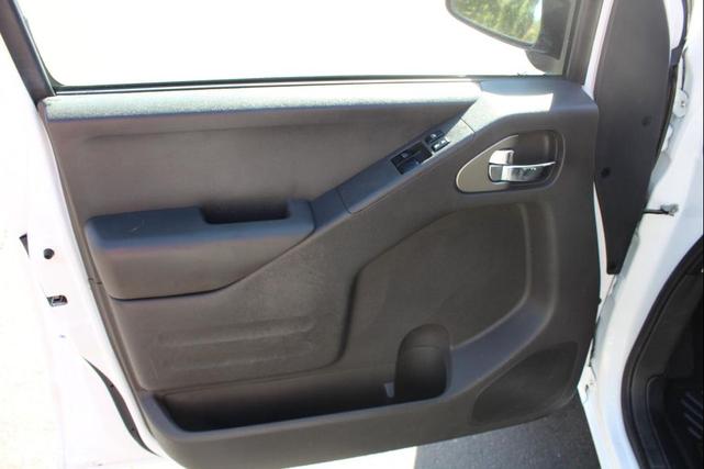 Photo of 2018 Glacier White Nissan Frontier