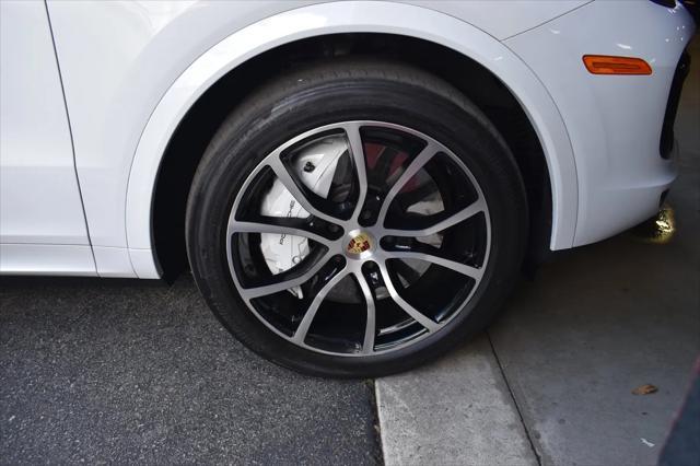 Photo of 2023 White Porsche Cayenne