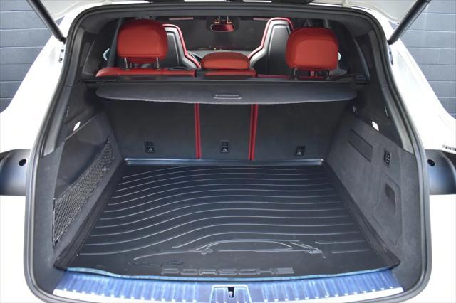 Photo of 2023 White Porsche Cayenne