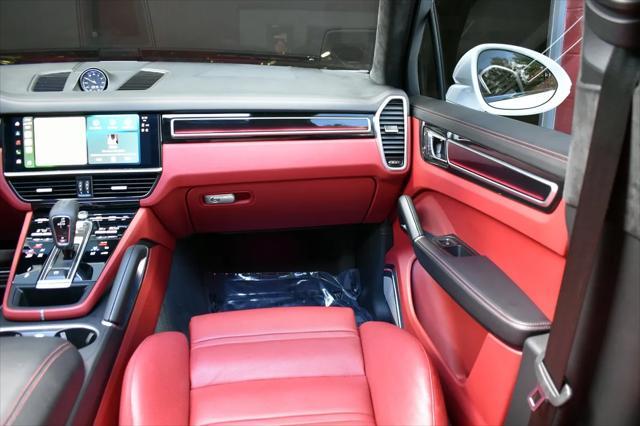 Photo of 2023 White Porsche Cayenne