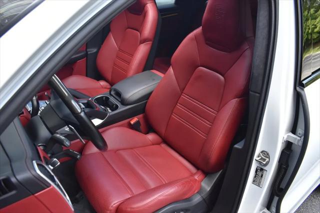 Photo of 2023 White Porsche Cayenne