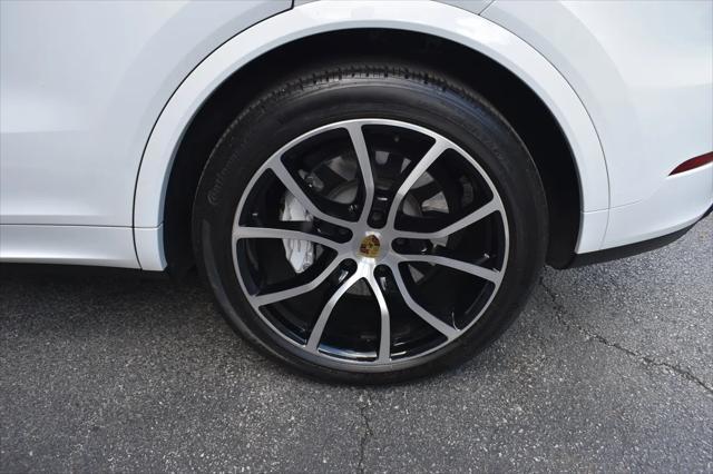 Photo of 2023 White Porsche Cayenne