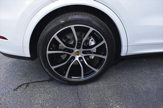 Photo of 2023 White Porsche Cayenne