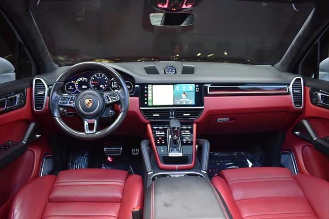 Photo of 2023 White Porsche Cayenne