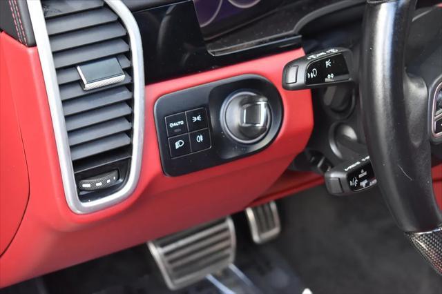 Photo of 2023 White Porsche Cayenne