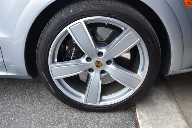 Photo of 2021 Dolomite Silver Metallic Porsche Cayenne