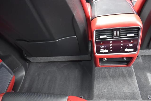Photo of 2021 Dolomite Silver Metallic Porsche Cayenne