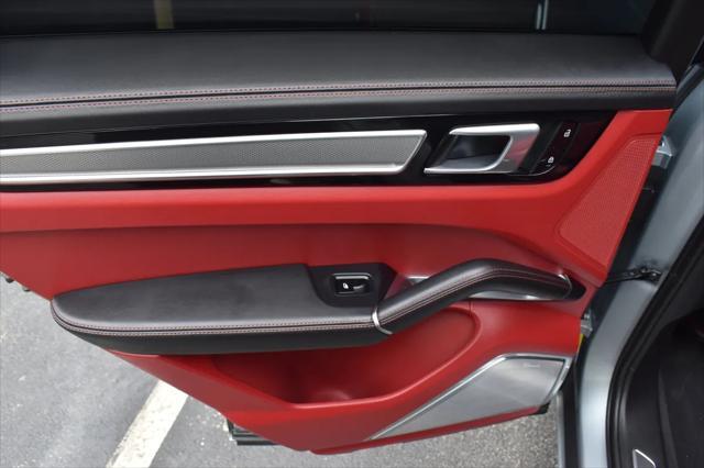 Photo of 2021 Dolomite Silver Metallic Porsche Cayenne