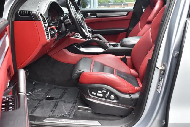 Photo of 2021 Dolomite Silver Metallic Porsche Cayenne