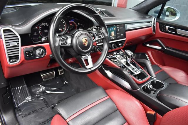 Photo of 2021 Dolomite Silver Metallic Porsche Cayenne