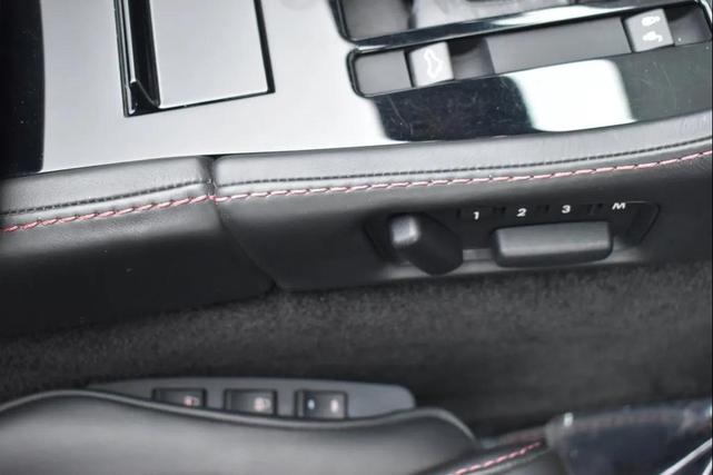 Photo of 2014 White Aston Martin V8 Vantage S