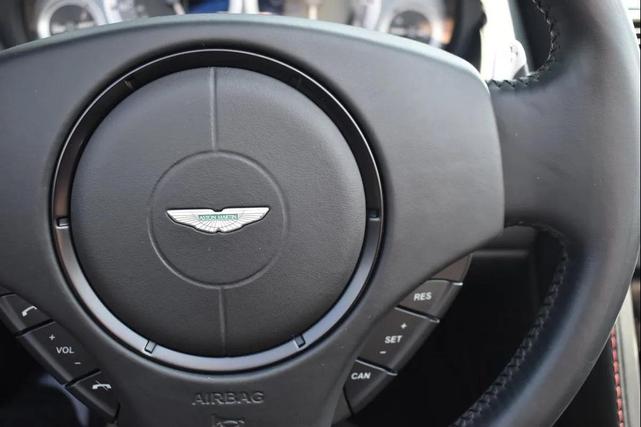 Photo of 2014 White Aston Martin V8 Vantage S