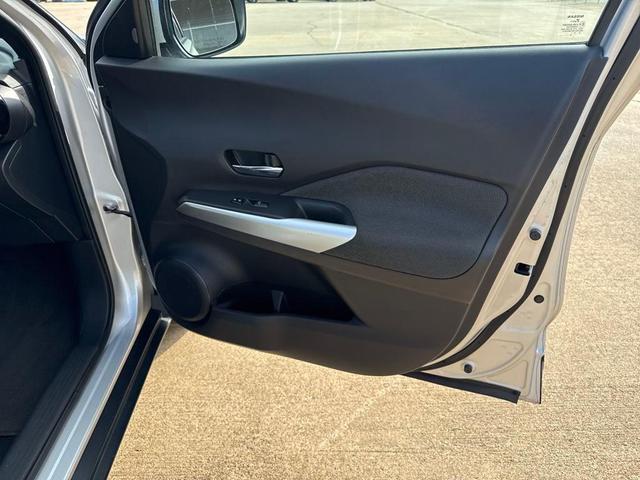 Photo of 2020 Brilliant Silver Metallic Nissan Kicks