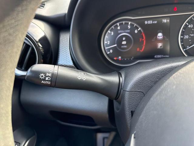 Photo of 2020 Brilliant Silver Metallic Nissan Kicks