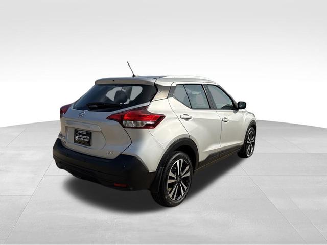 Photo of 2020 Brilliant Silver Metallic Nissan Kicks