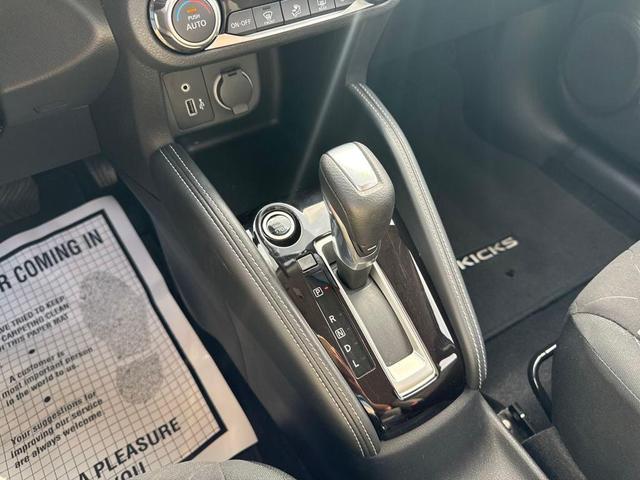 Photo of 2020 Brilliant Silver Metallic Nissan Kicks
