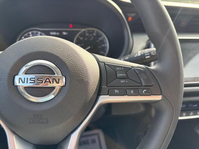 Photo of 2020 Brilliant Silver Metallic Nissan Kicks